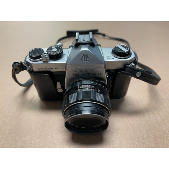Asahi Pentax Spotmatic SP 35mm Film Camera w/Takumar 1.4/50mm Lens